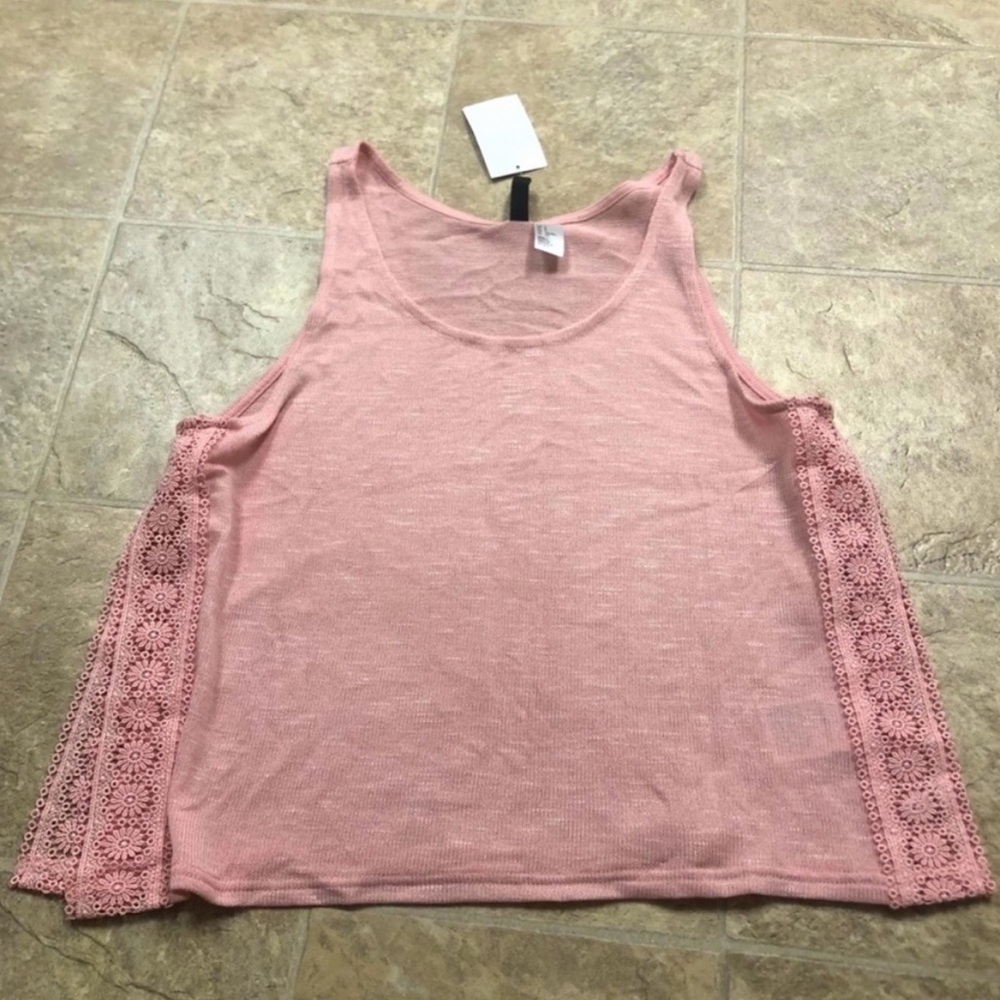 🌻 H&M Pink Floral Lace Side Cutout Top